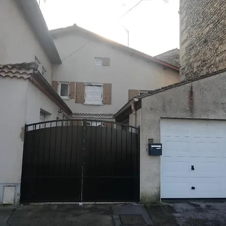 T2 Dans Le Centre D'angouleme Homestay Angouleme